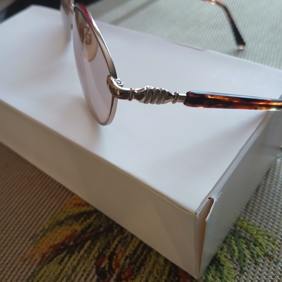 Sunglasses - Picture 3 of 4